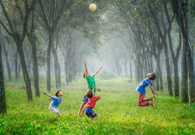 “Facciamo che…” I bambini ricreano il mondo (senza internet)