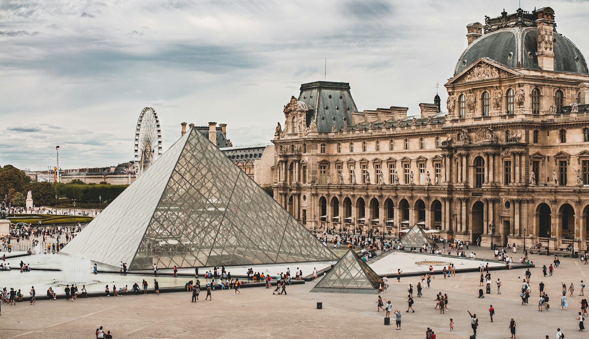 Sovraffollamento turistico: il Louvre chiude le porte per uno sciopero del personale